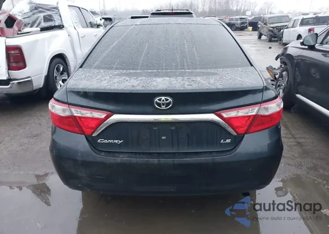 2015 Toyota Camry Le z USA, uszkodzony, nr VIN 4T1BF1FK1FU894352